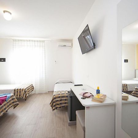 מרינה די קמפו Hotel Thomas מראה חיצוני תמונה