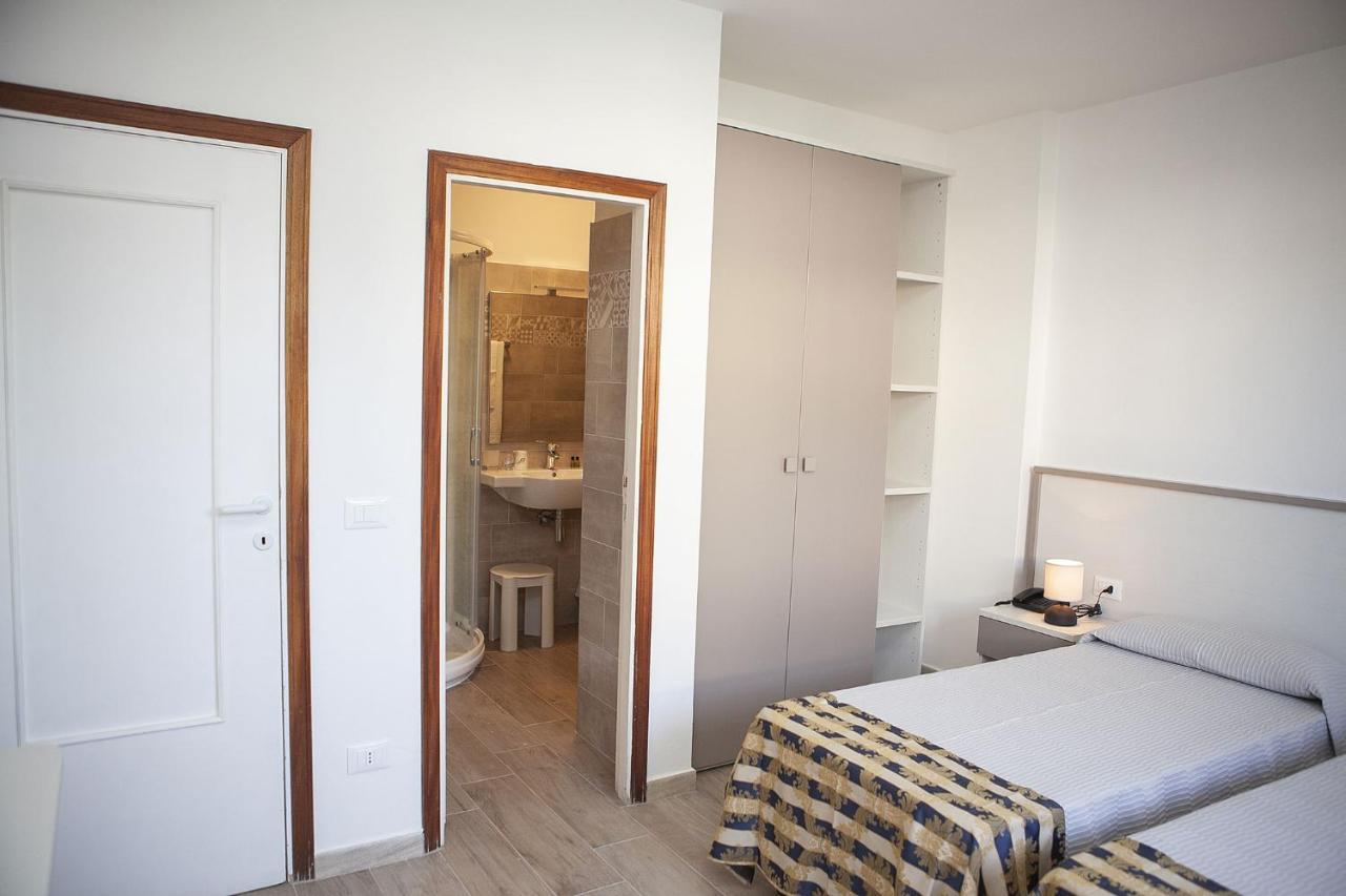 מרינה די קמפו Hotel Thomas מראה חיצוני תמונה