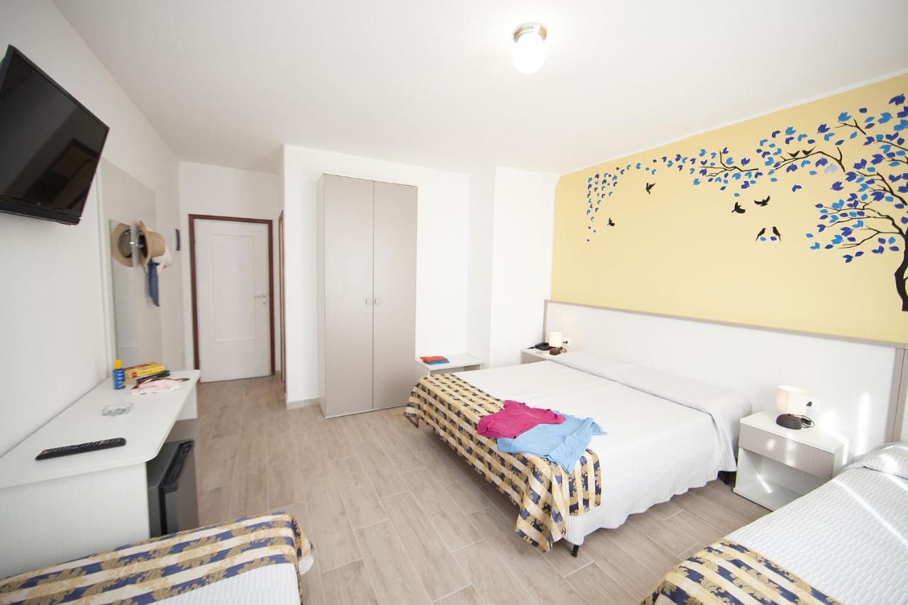 מרינה די קמפו Hotel Thomas מראה חיצוני תמונה