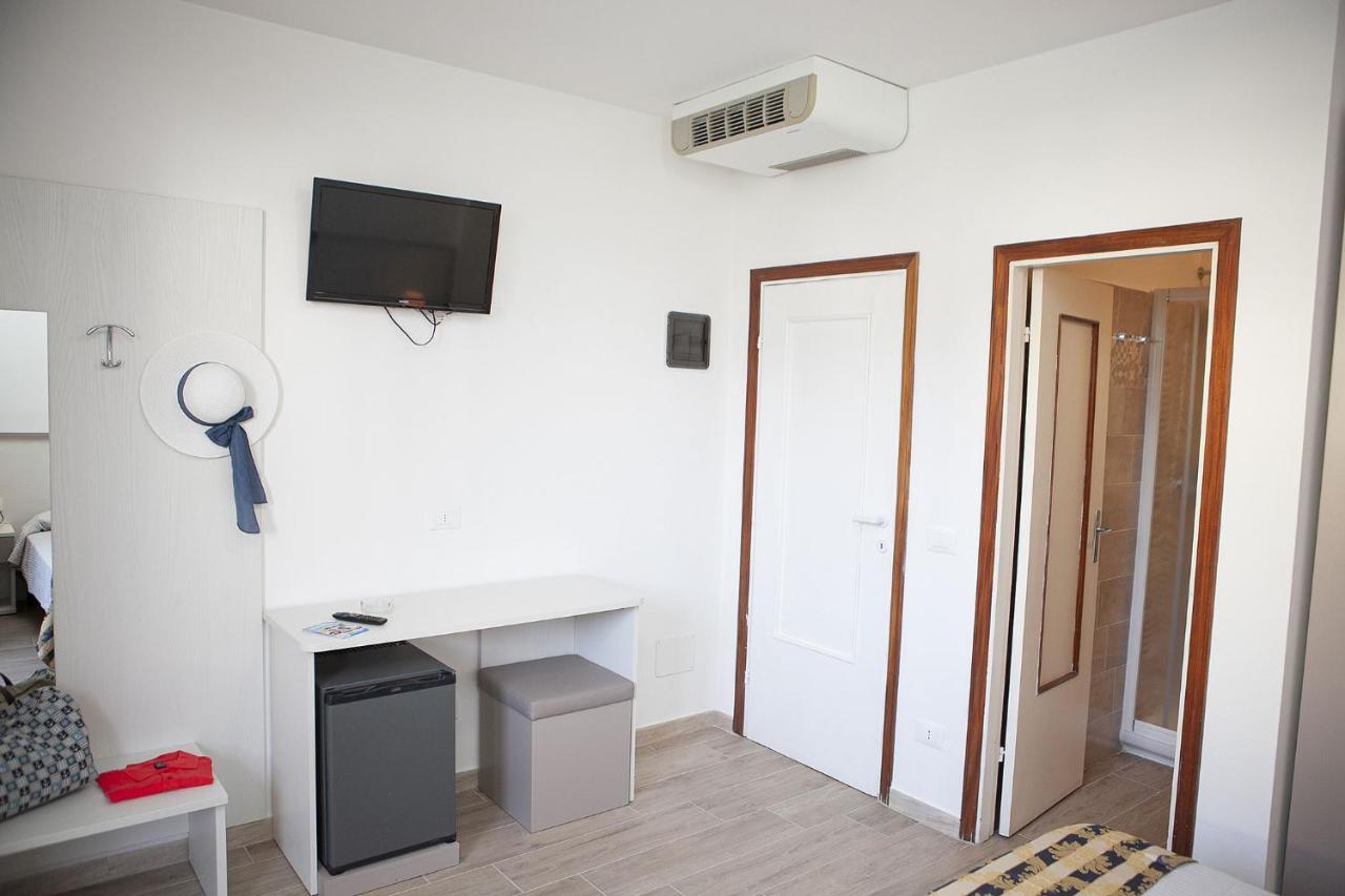 מרינה די קמפו Hotel Thomas מראה חיצוני תמונה