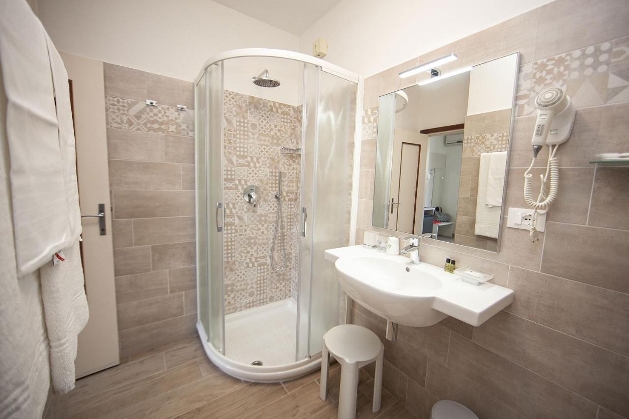 מרינה די קמפו Hotel Thomas מראה חיצוני תמונה
