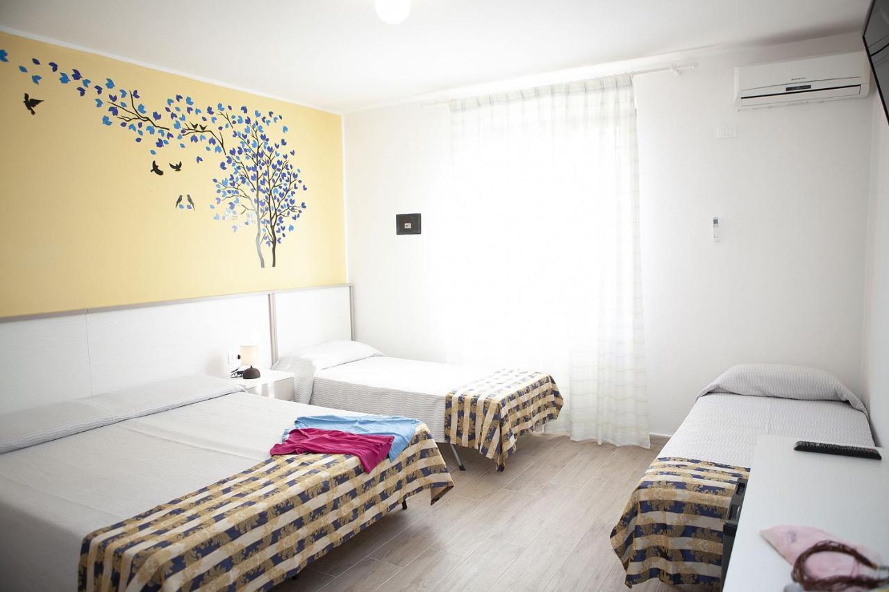 מרינה די קמפו Hotel Thomas מראה חיצוני תמונה