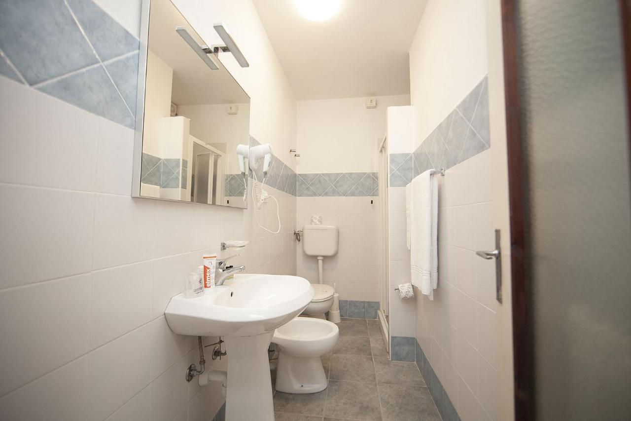מרינה די קמפו Hotel Thomas מראה חיצוני תמונה
