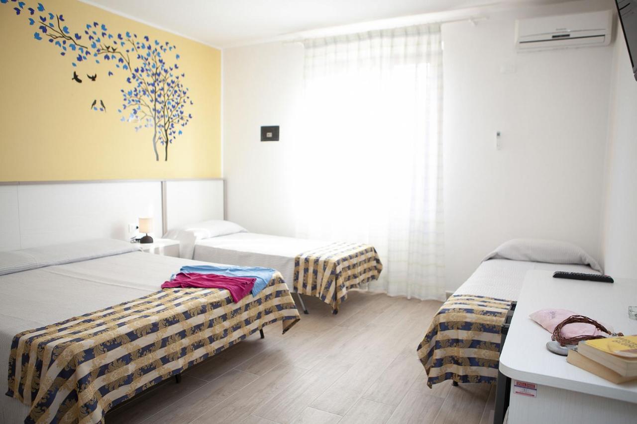 מרינה די קמפו Hotel Thomas מראה חיצוני תמונה