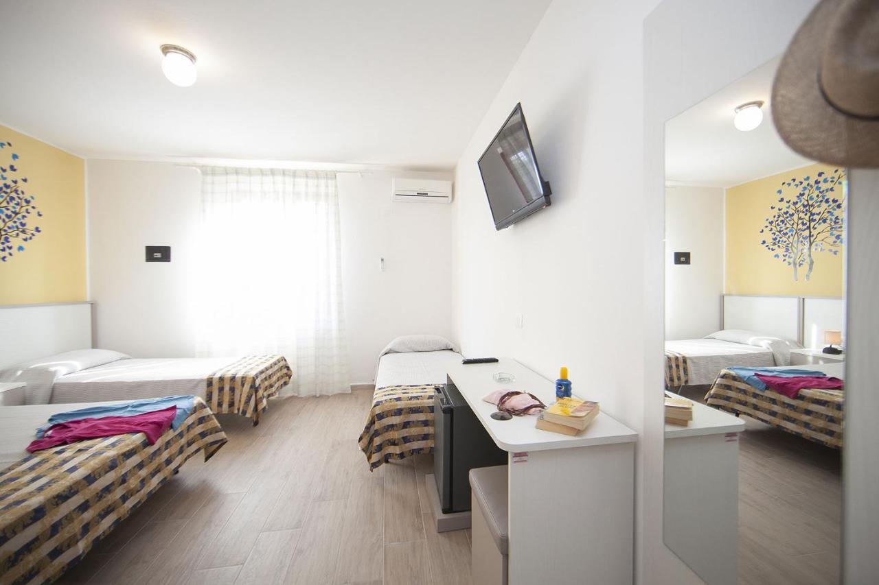מרינה די קמפו Hotel Thomas מראה חיצוני תמונה